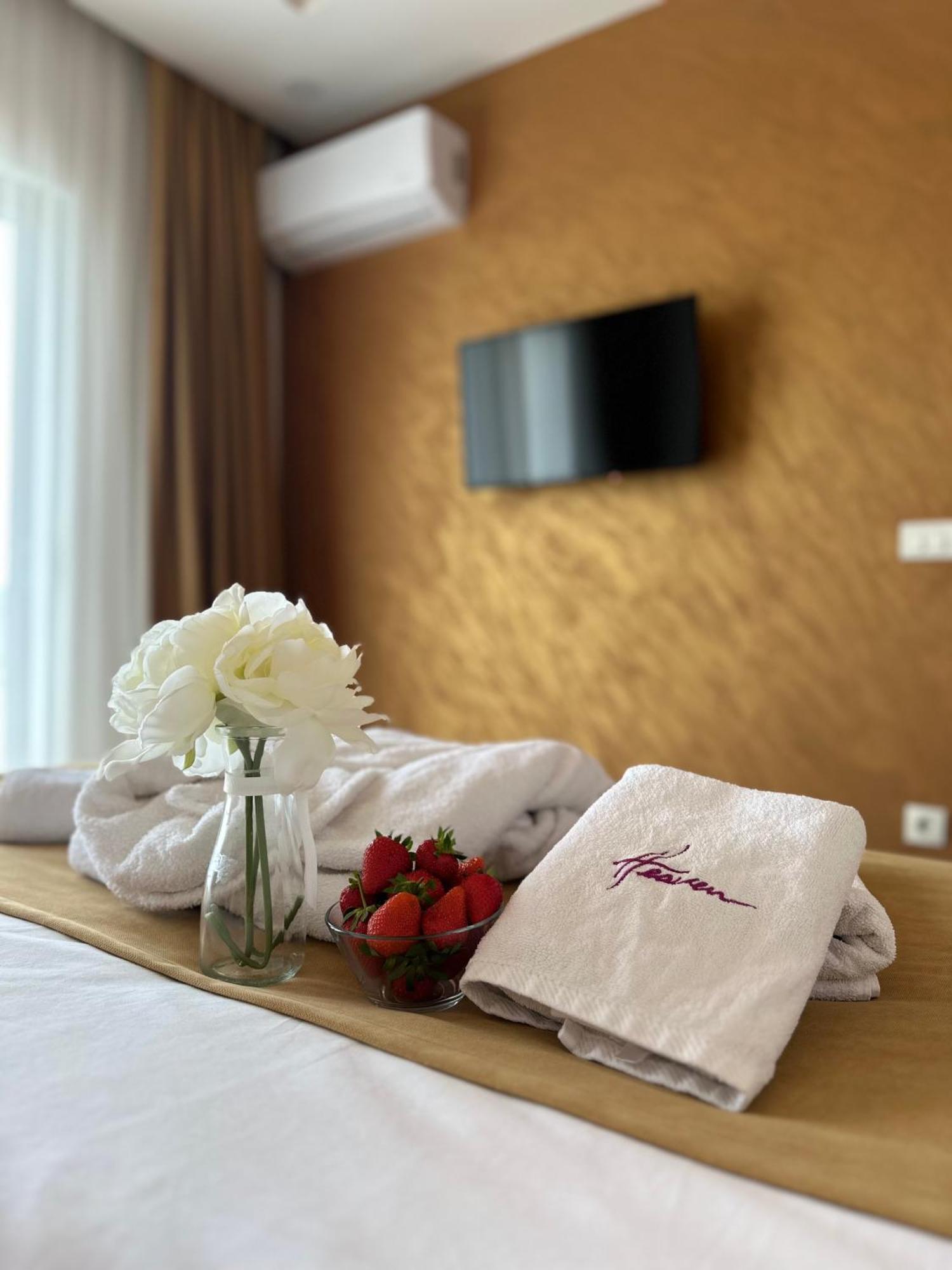 Heaven Lux Ulcinj Hotel Exterior photo